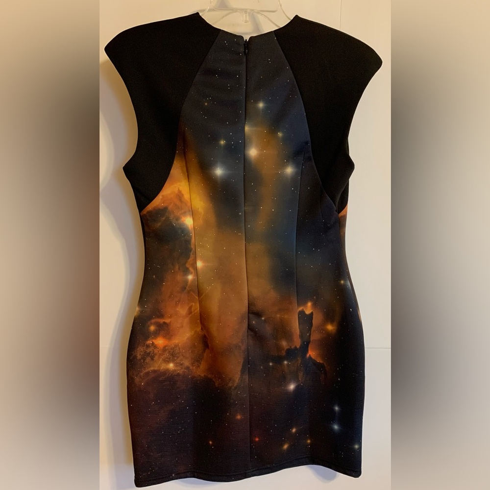 NWT JAGGAR Atmosphere scuba sheath mini dress. In Galaxy print. Size L